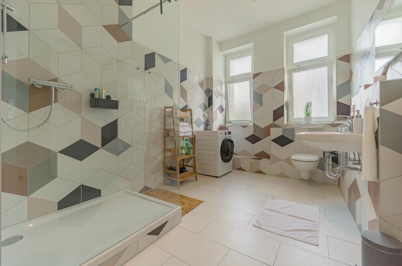 Modernes - Zentral, Ruhig, Wlan, Netflix, Kueche, Schreibtisch, Parkplatz, Waschtrockner