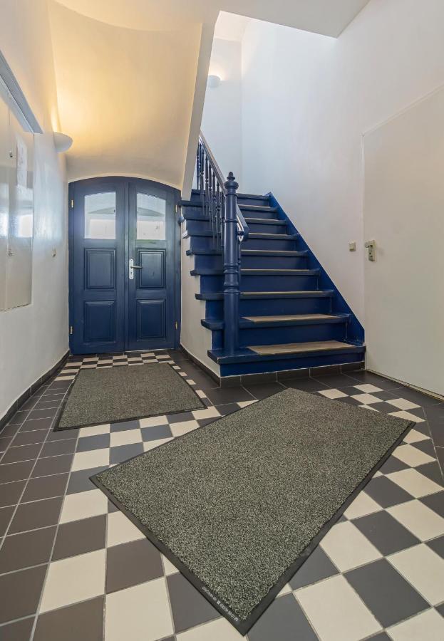 Modernes - Zentral, Ruhig, Wlan, Netflix, Kueche, Schreibtisch, Parkplatz, Waschtrockner Apartment